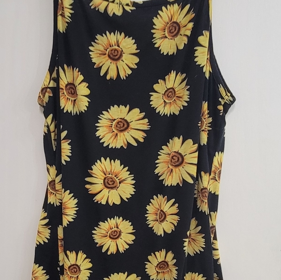 Sunflower Tank Top - Picture 2 of 3